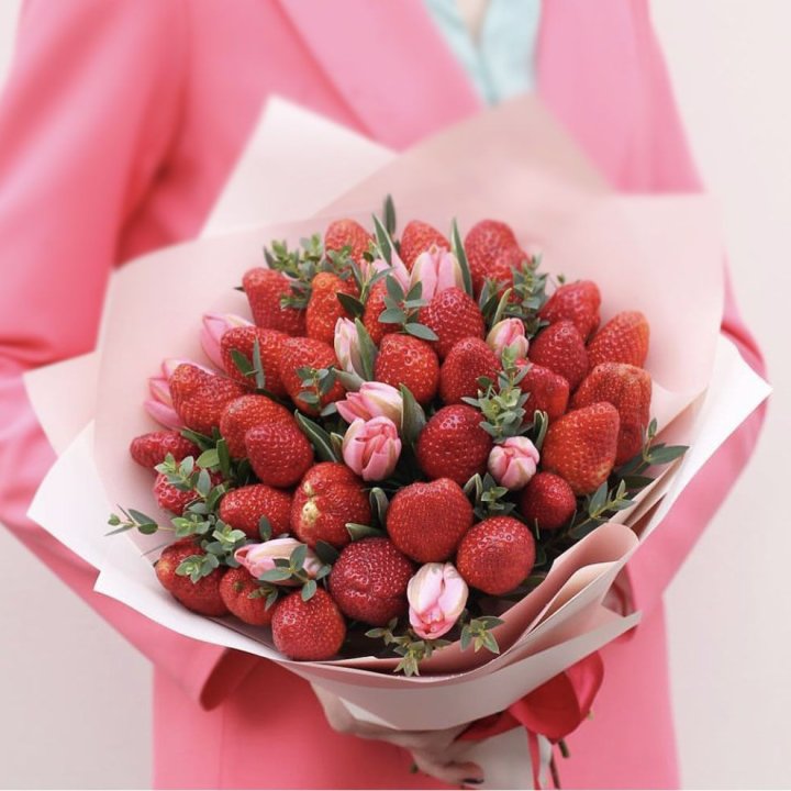 Тюльпаны и клубника в Грозные