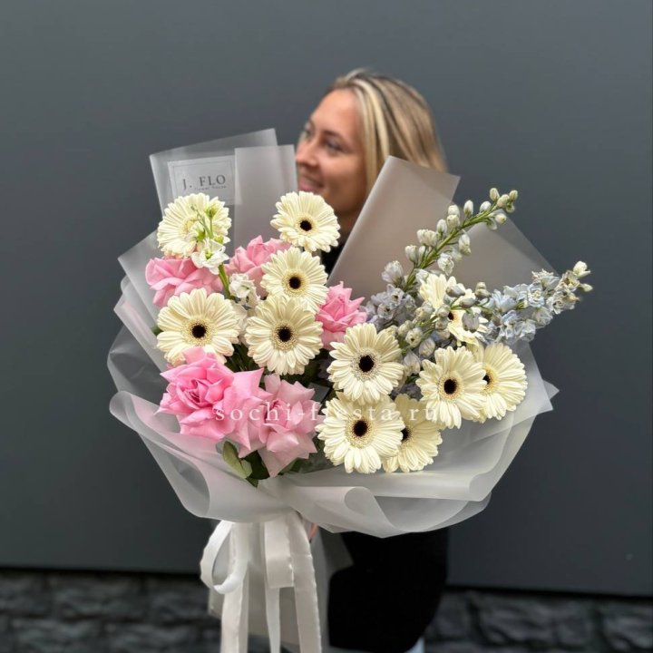 Букет роз и гербер в Грозные