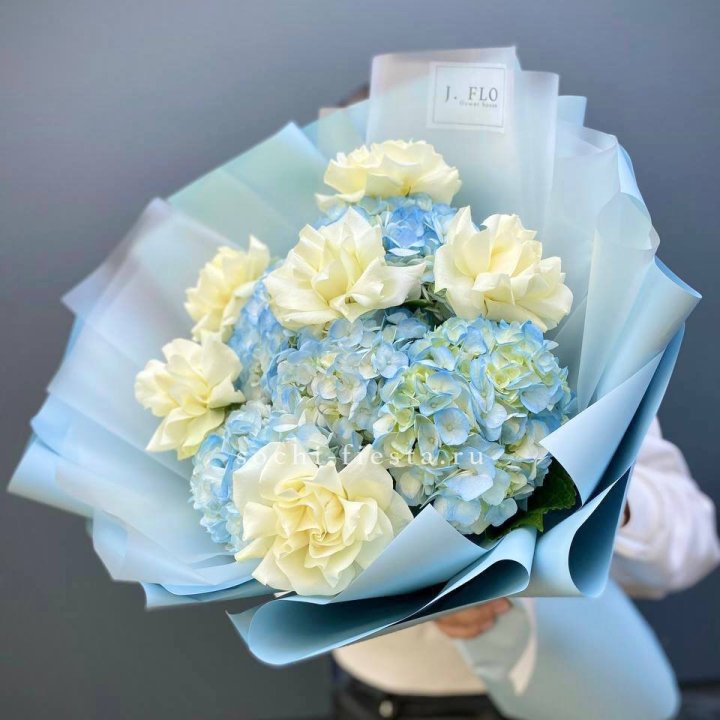  Букет из голубых гортензий и роз  в Грозные