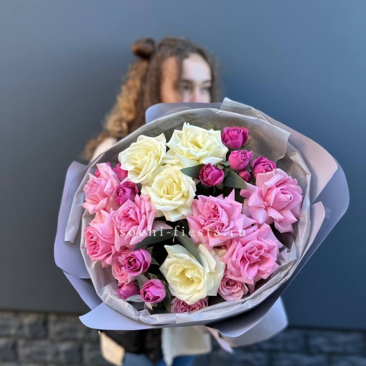 Букет французских и пионовидных роз в Грозные