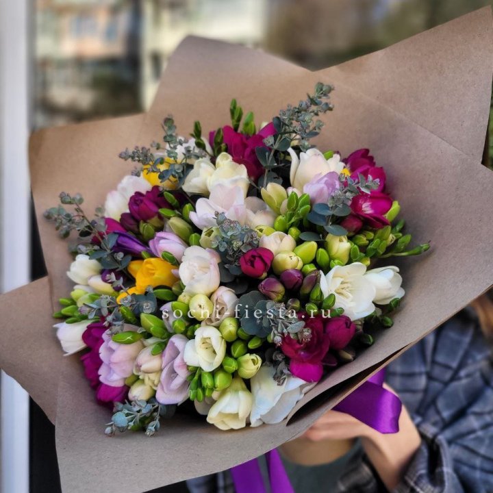 Букет фрезий "Радуга" в Грозные