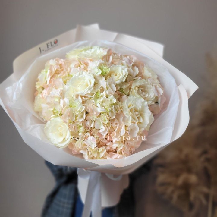  Букет гортензии и роз  в Грозные