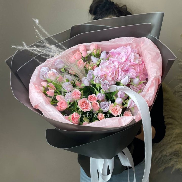  Букет гортензии и роз "Саперави" в Грозные