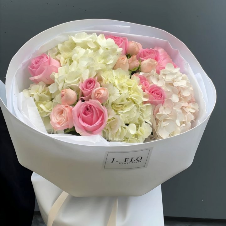  Букет гортензии и роз  "Тиамо" в Грозные