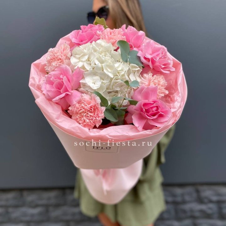  Букет роз и гортензии "Навола" в Грозные