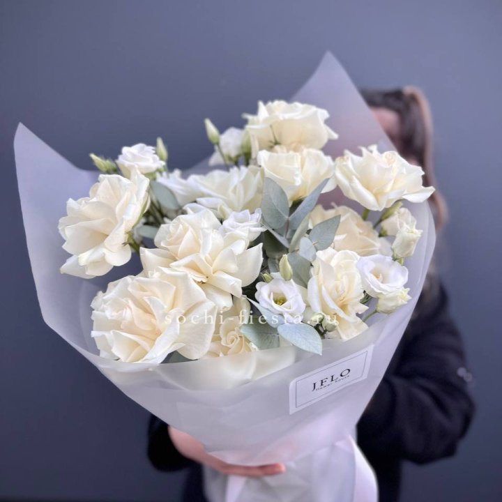 Букет французских роз и эустомы  в Грозные