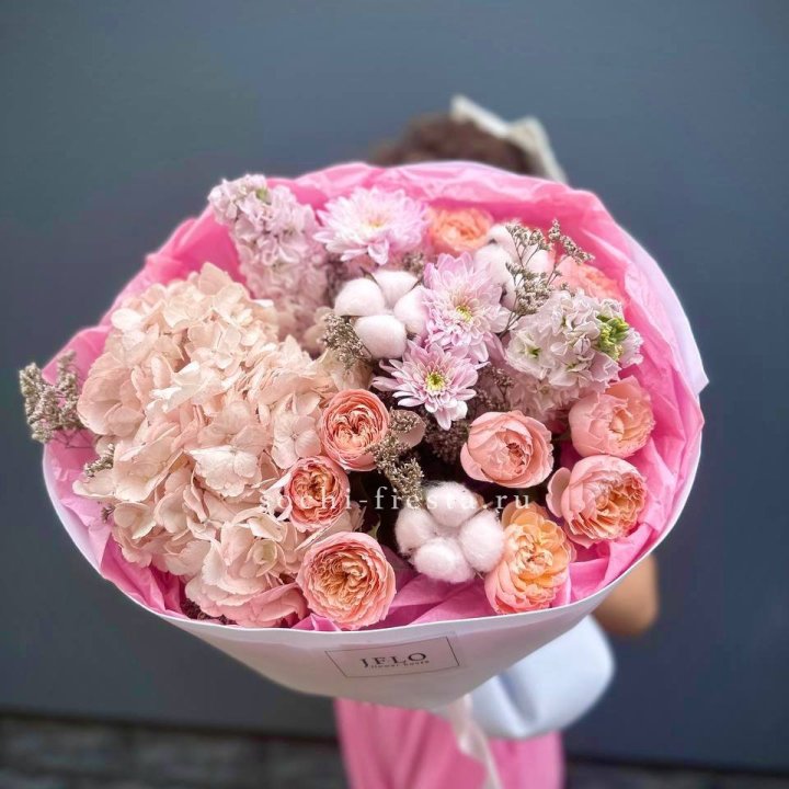 Букет гортензии и кустовых роз "Абрассо" в Грозные