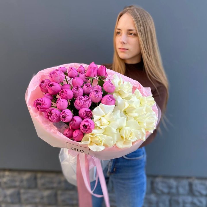 Дуо белых и кустовых роз в Грозные