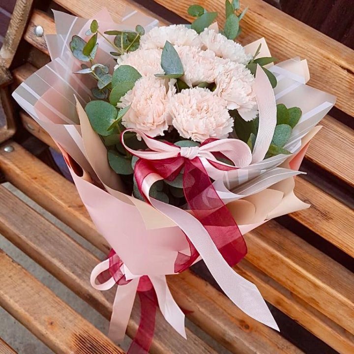 Диантусы с эвкалиптом в Грозные