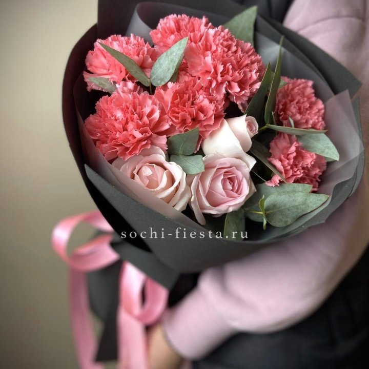 Букет из роз и диантусов "Пенелопа" в Грозные