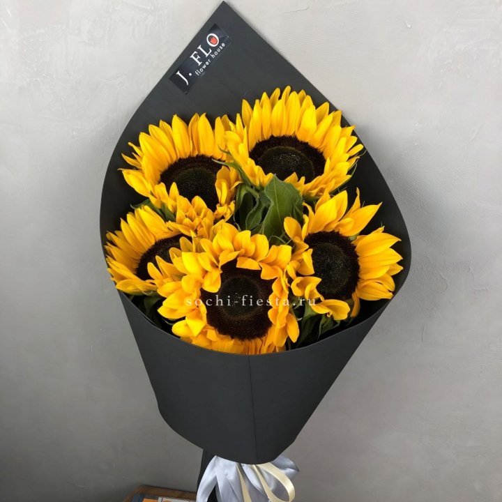 Букет из 5  подсолнухов в Грозные