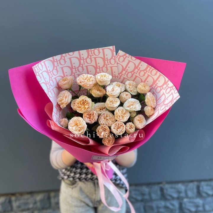 9 пионовидных роз в Грозные