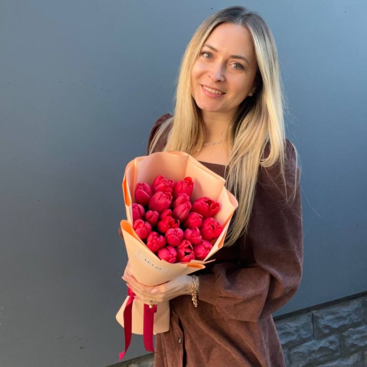  19 красных тюльпанов в Грозные