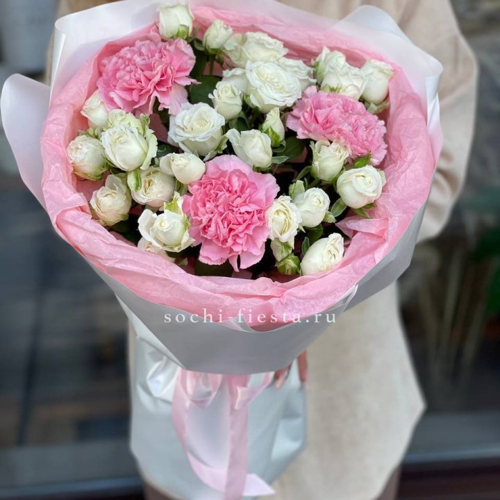 Букет розы с диантусами "Блэш" в Грозные