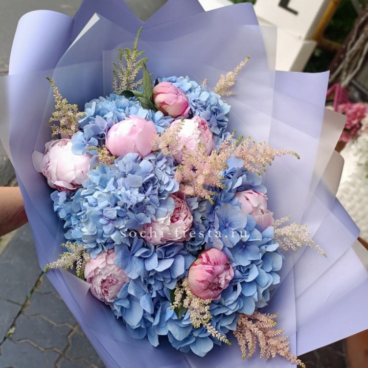 Дизайнерский букет с гортензией №3 в Грозные