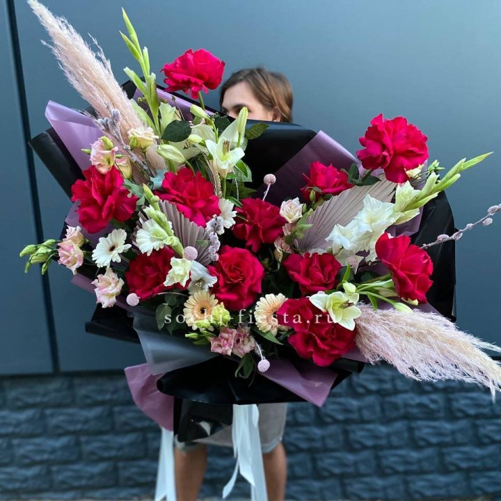 Дизайнерский букет Ред в Грозные