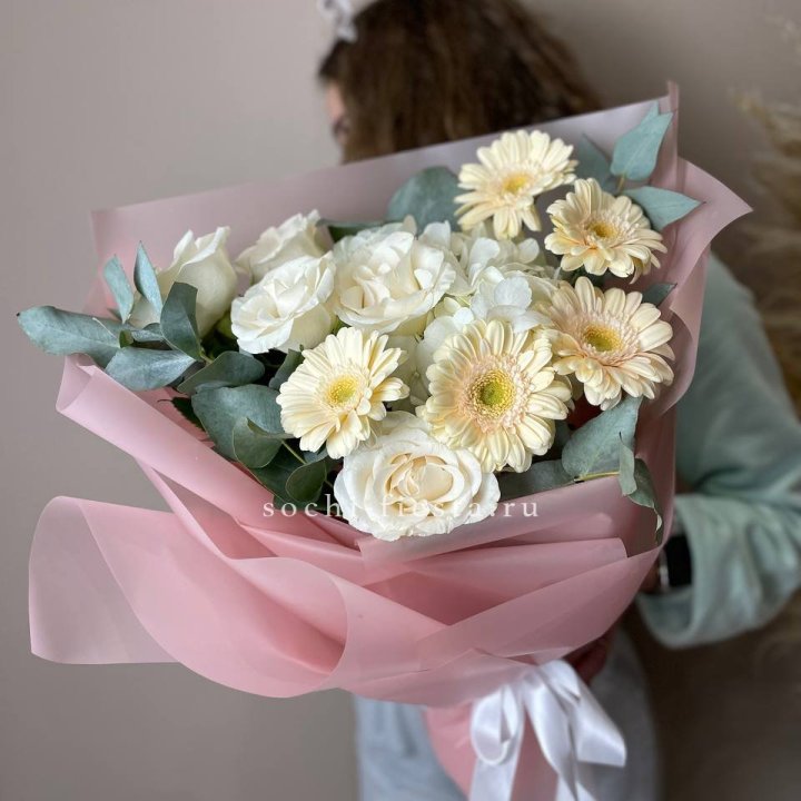 Букет роз, гортензии, гербер  в Грозные