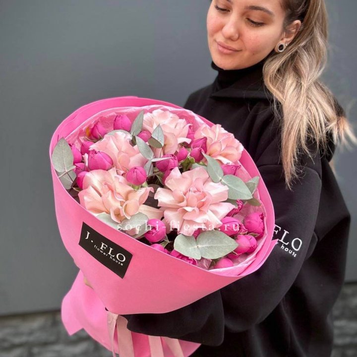 Букет французских и пионовидных роз "Ламиносо" в Грозные