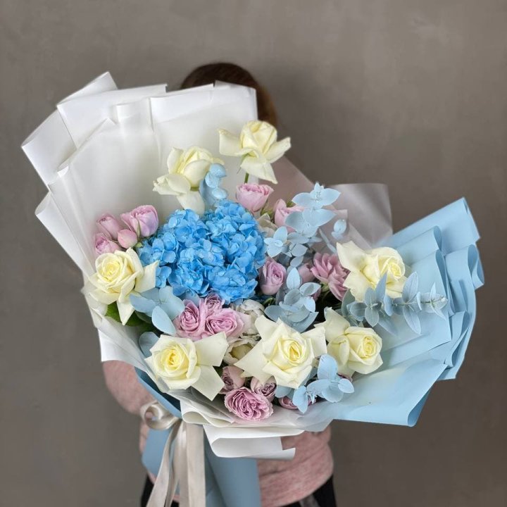 Дизайнерский букет "Блю скайфорт" в Грозные