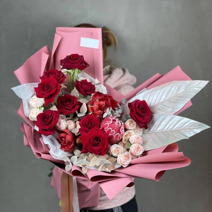 Дизайнерский букет "Ред Вильвет" в Грозные