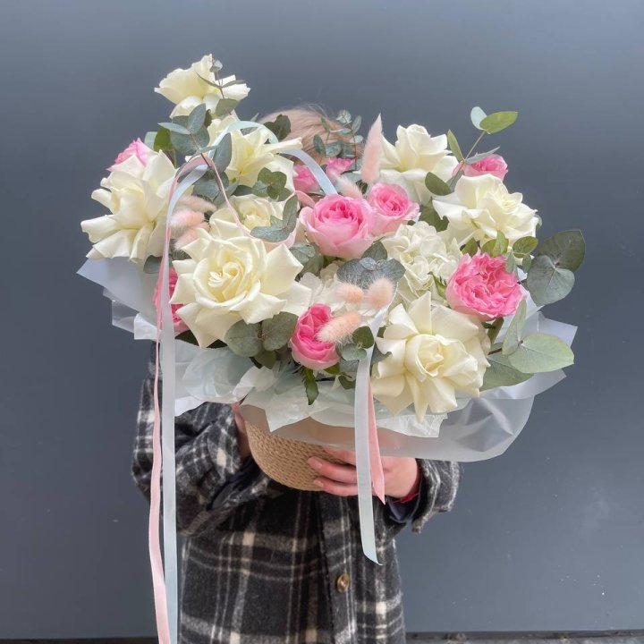 Кашпо с розами в Грозные