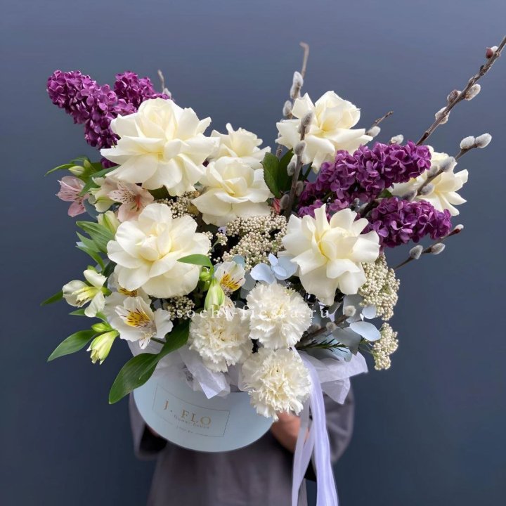 Цветочный бокс Французских роз и Сирени в Грозные