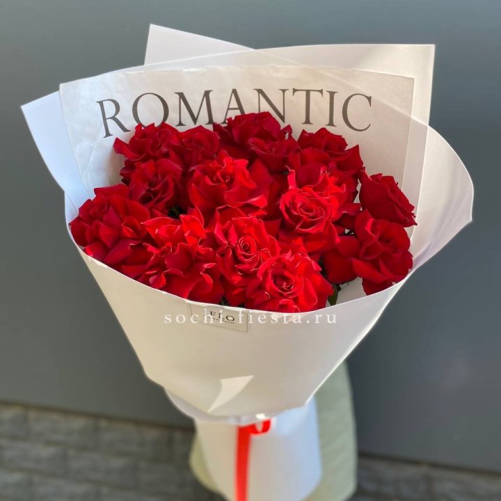 19 высоких роз в оформлении в Грозные