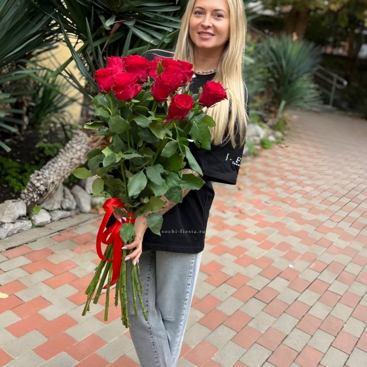 15 высоких красных роз в Грозные