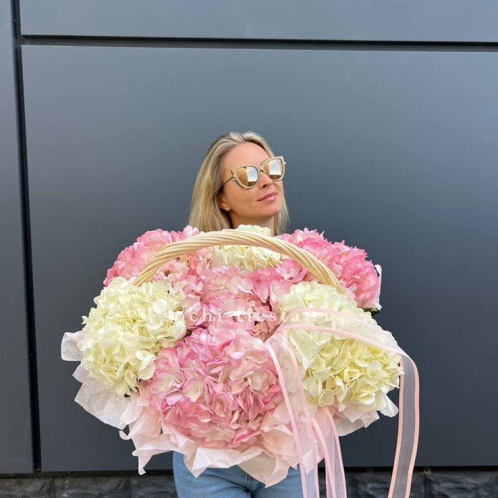 7 гортензий в корзине в Грозные