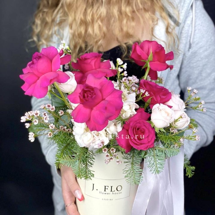 Новогодняя композиция в коробке пинк розе в Грозные