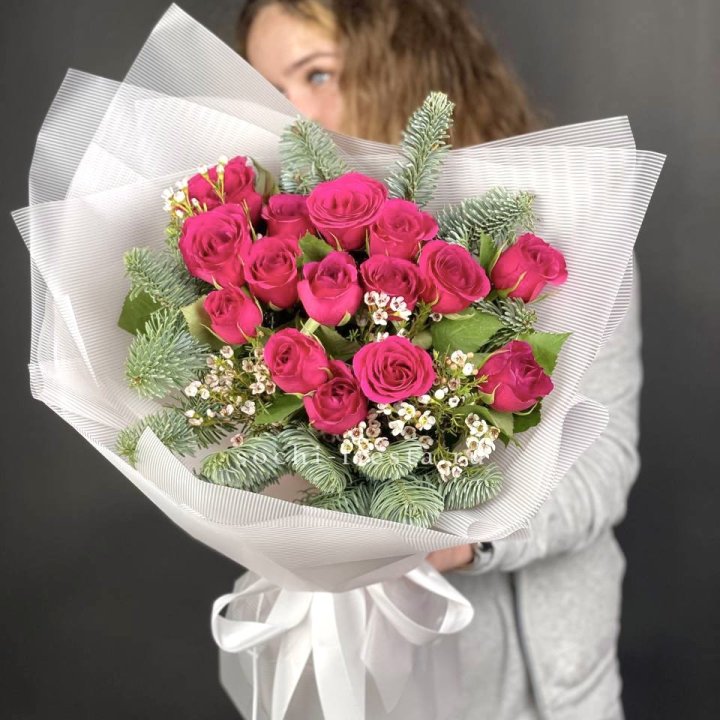 Новогодний букет Елки и Розы в Грозные
