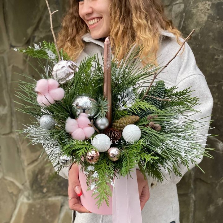 Новогодняя композиция в коробке пинк в Грозные