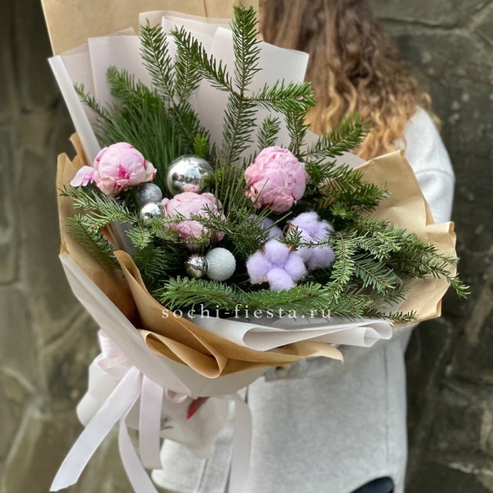 Новогодний букет с пионами  в Грозные