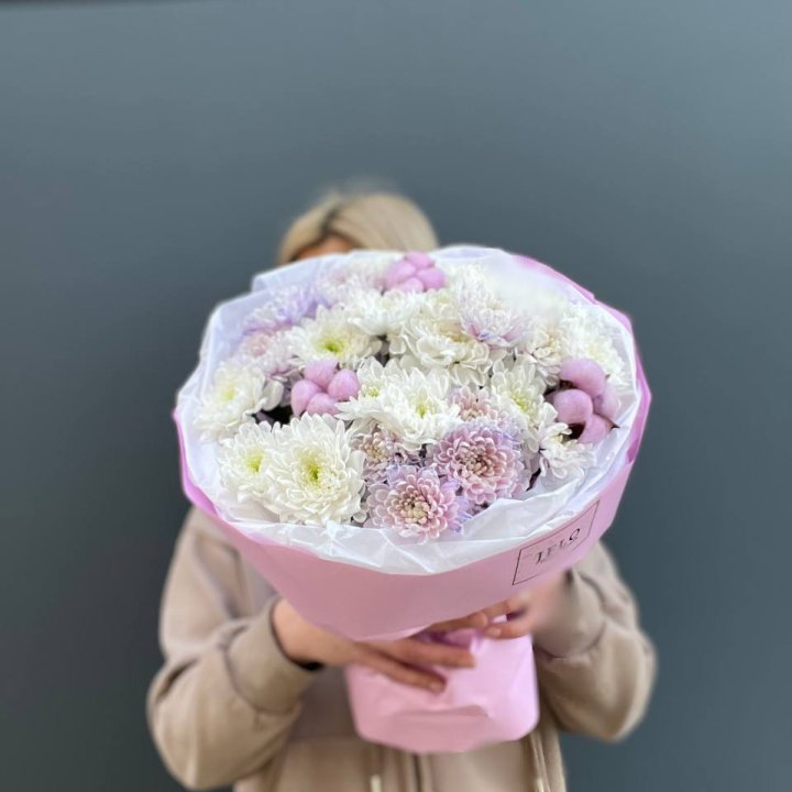 7 нежных хризантем в Грозные