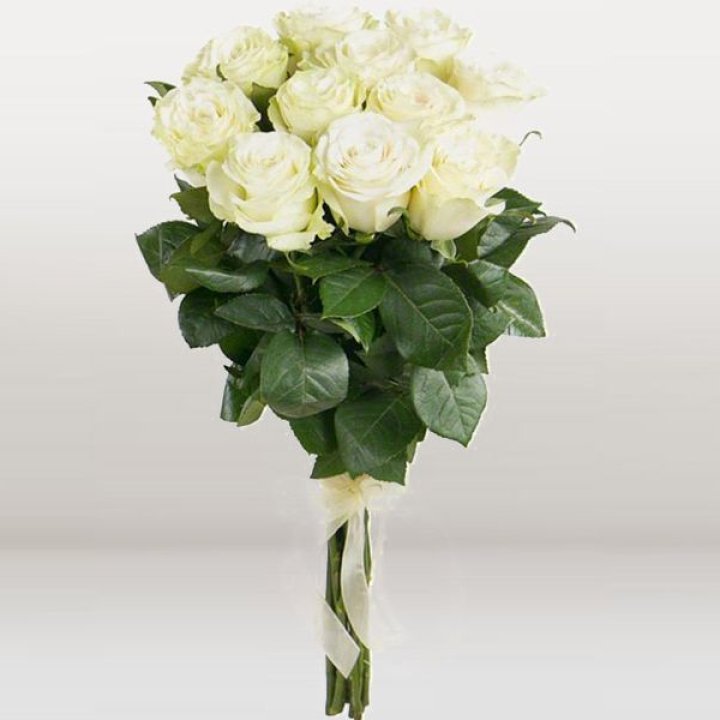 11 белых голландских роз в Грозные