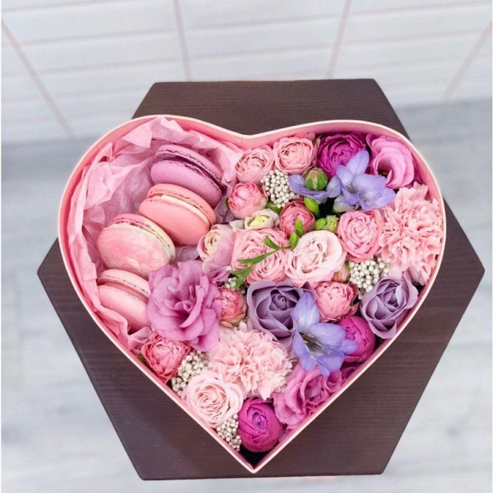 Бокс-сердце с макаронс  в Грозные