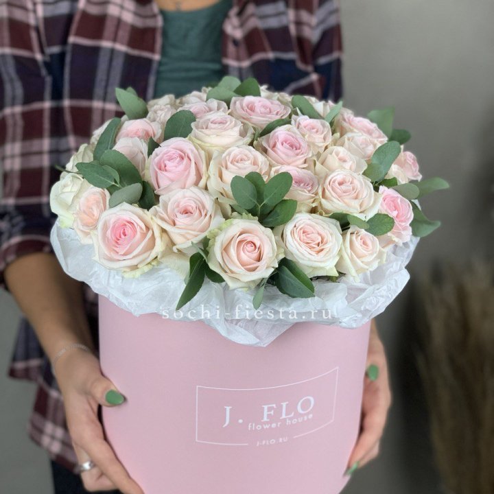 35 розовых роз в цилиндре в Грозные