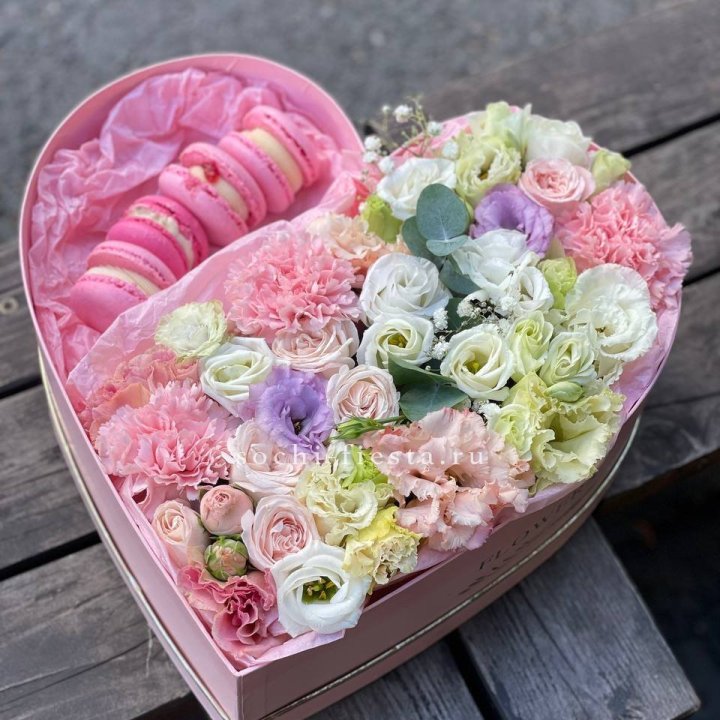 Бокс-сердце с макарон "Пинк" в Грозные