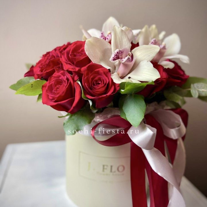 Розы и орхидеи в боксе в Грозные