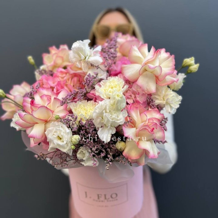 Цветочная композиция "Глория" в боксе в Грозные