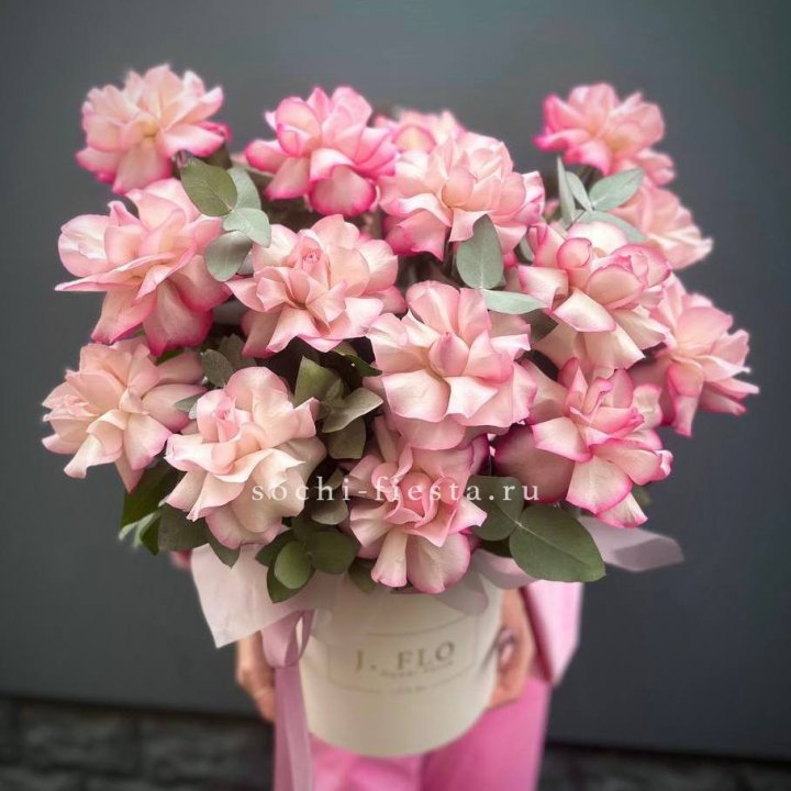 17 Французских  роз Венди в боксе в Грозные