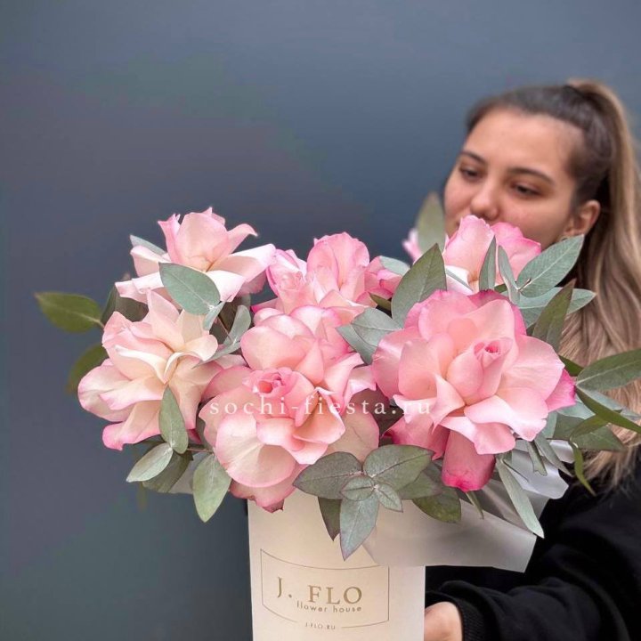 7 Французских роз в боксе в Грозные