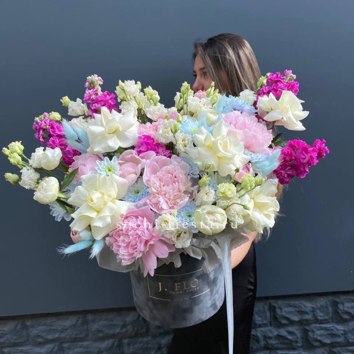 Дизайнерский цилиндр "Пионы гарден" в Грозные