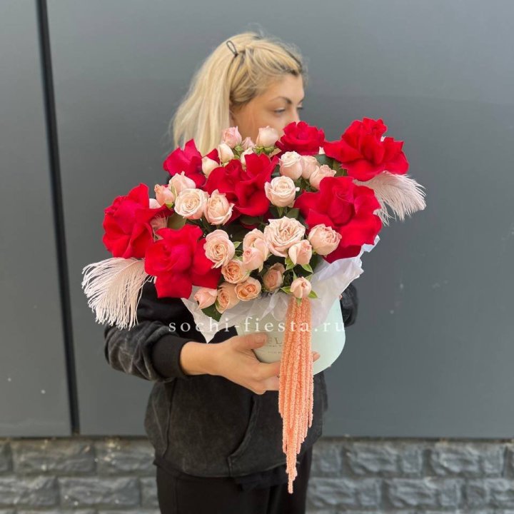 Бокс с нежными розами  в Грозные