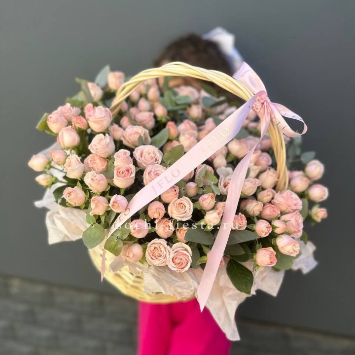 Корзина кустовых пионовидных роз в Грозные