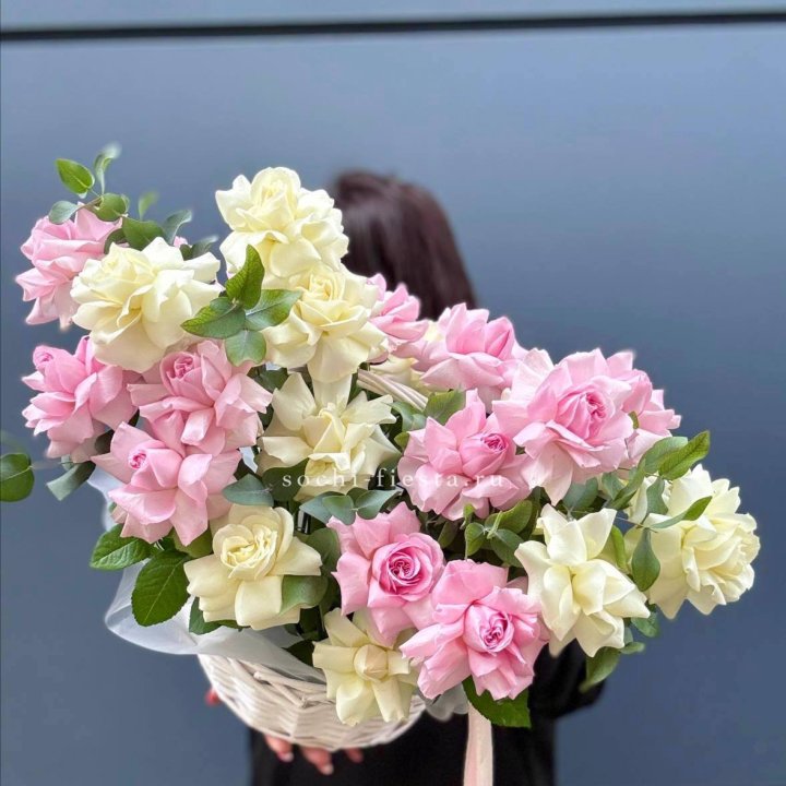 25 Французских роз в корзине в Грозные