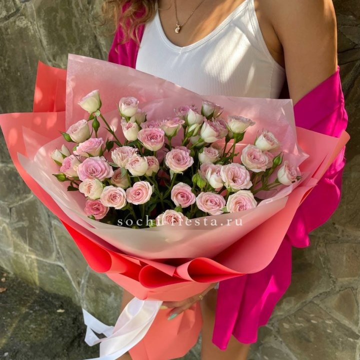 Розовые кустовые розы в Грозные