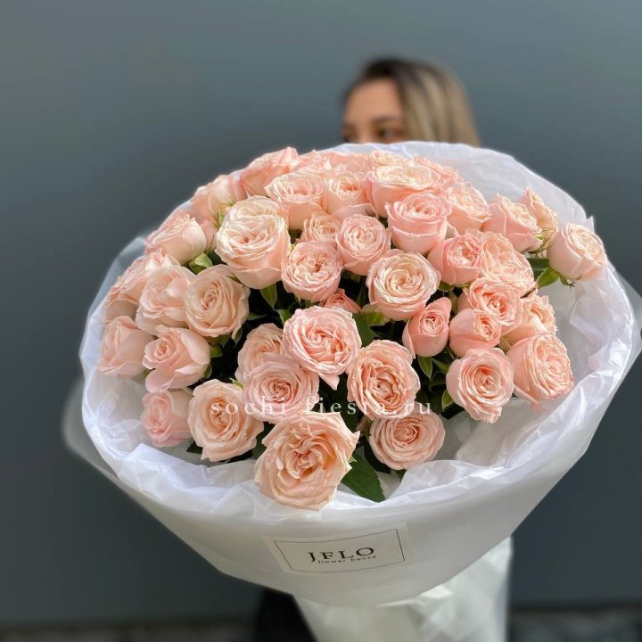 Букет кустовых роз Бомбастик в Грозные