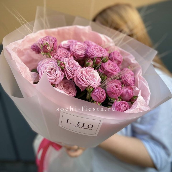 Пионовидные розы Мадам Бомбастик Pink в Грозные