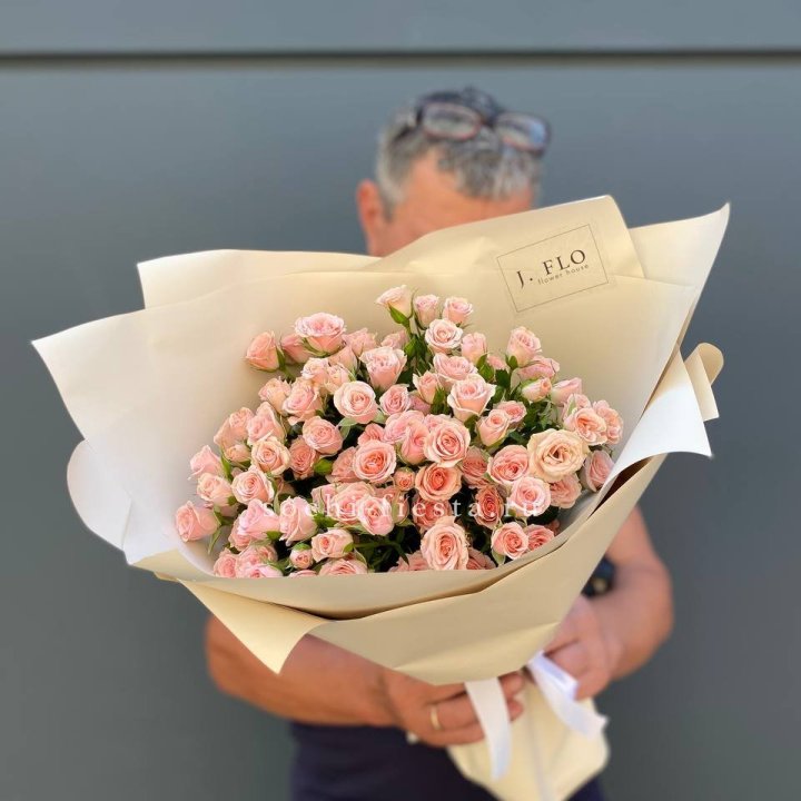 Кустовые розы леди в Грозные